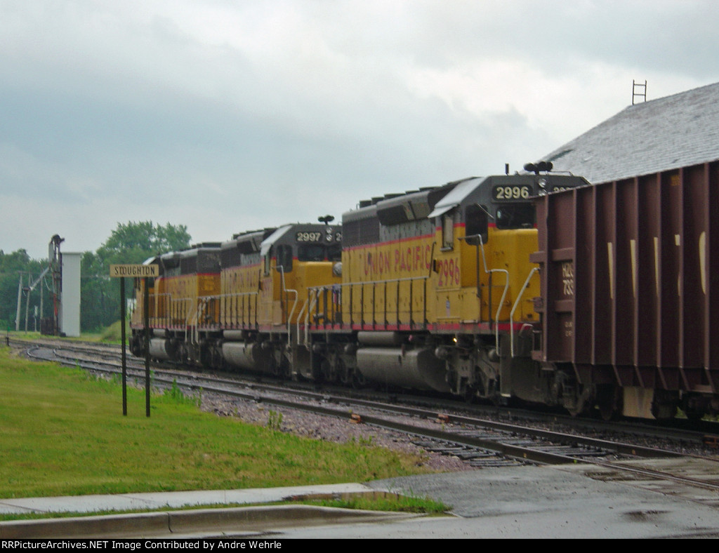 Armour Yellow & Harbor Mist Gray trio pulling hard on the rock train